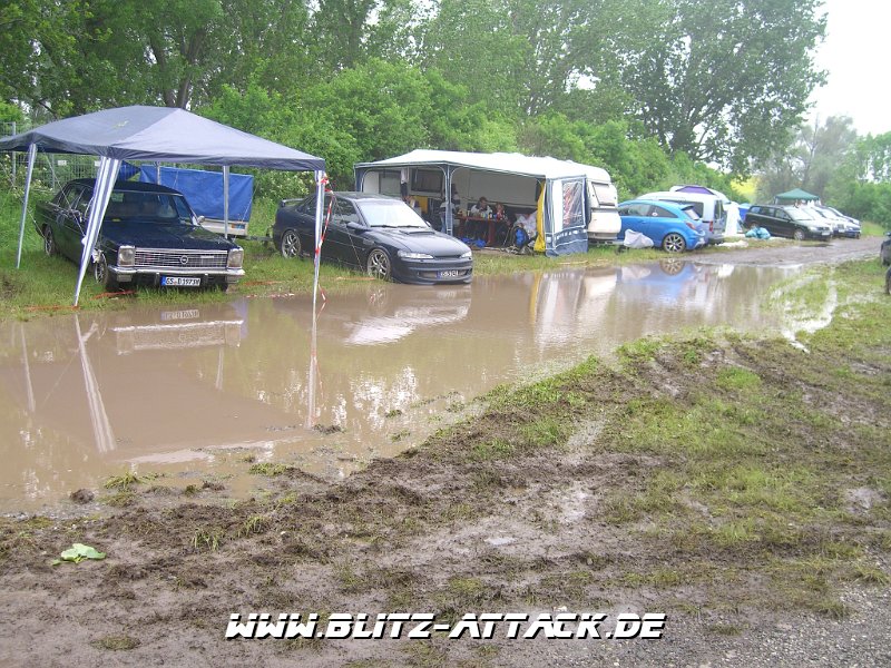 Entlang der Rennstrecke - Opeltreffen Oschersleben 2013
